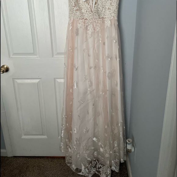Size 8 Ivory Wedding Dress - Picture 2 of 5